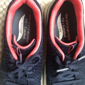 Skechers Women’s Arch Fit Navy and Pink Air-Cooled Sneakers.